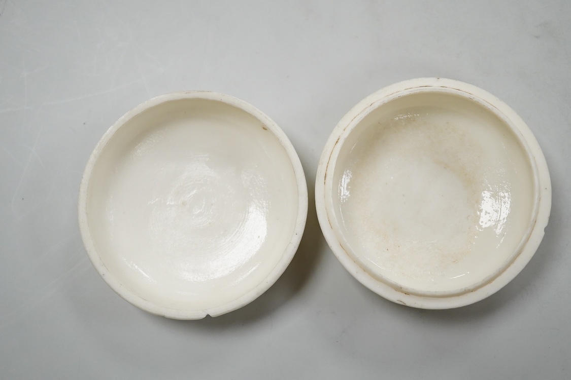A Chinese Ming Dehua blanc de chine cosmetics box cover, 7.5cm wide
